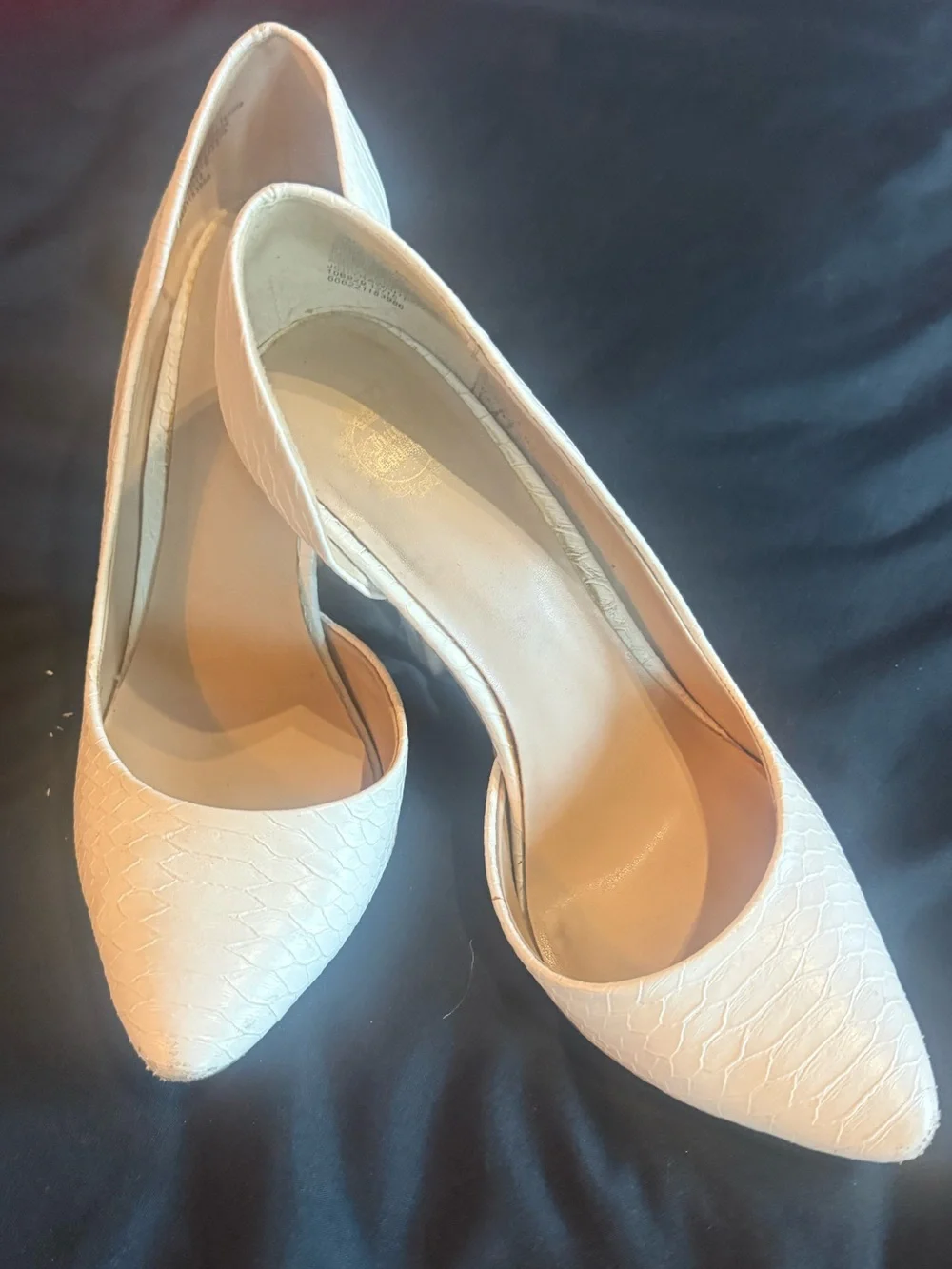 Clarks Cream Pointed-Toe Textured Pumps